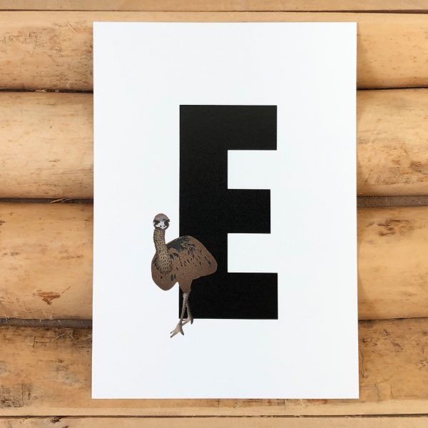 Letterkaartje E van Emoe. Stel je eigen naamslinger, woordslinger, geboorteslinger of verjaardagsslinger samen met deze dieren letterkaarten.