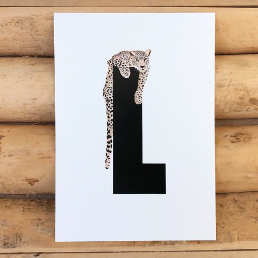 Letterkaartje L van Luipaard. Stel je eigen naamslinger, woordslinger, geboorteslinger of verjaardagslinger samen met deze dieren letterkaarten.