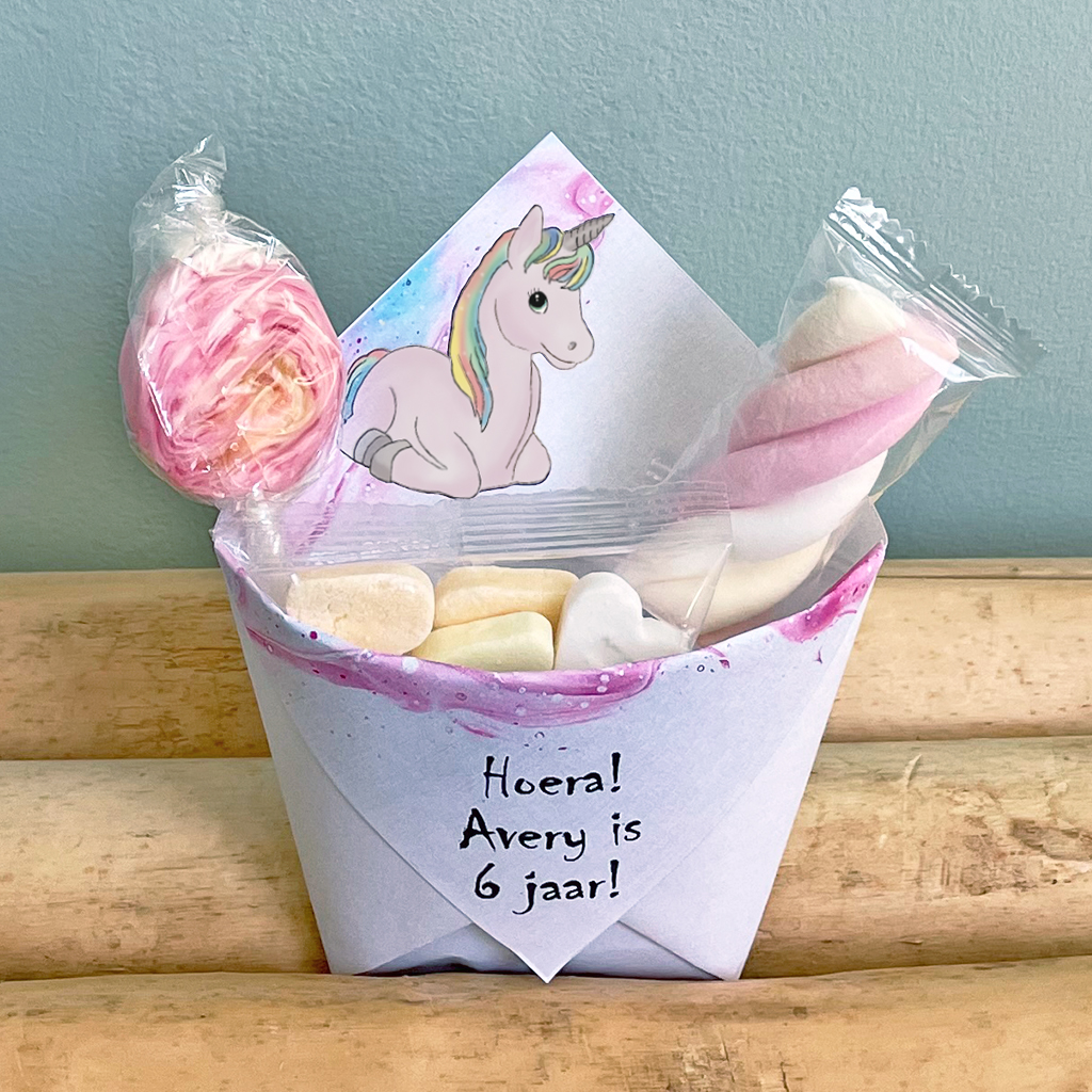 Traktatie zakje - Unicorn - Printable. Traktatie unicorn zelf maken. Unicorn uitdeelzakjes. Unicorn traktatie printable. Traktatie zakjes met naam. Unicorn traktatie school.