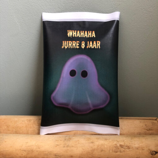 Halloween traktatie zakjes - Spook - Printable. Halloween traktatie zelf maken. Traktatie printable. Chips traktatie zakje printable. Halloween traktatie popcorn. Halloween traktatie school. Traktatie met naam.