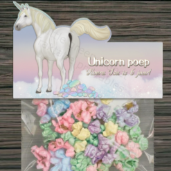 Unicorn poep traktatie label - Printable. Unicorn poep printable. Eenhoorn traktatie. Eenhoorn poep. Unicorn poepjes. Regenboog popcorn.