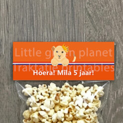 Koningsdag traktatie labels - Leeuwtje met kroontje - Printable. Oranje traktatie. Popcorn traktatie.
