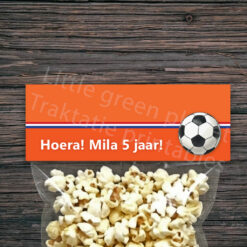 Voetbal traktatie labels – Oranje – Printable. Voetbal traktatie maken. Vouwlabels. Traktatie printable. WK traktatie. EK traktatie. Stoere traktatie.